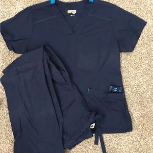 Wonder flex scrub set. Size M top and bottom.